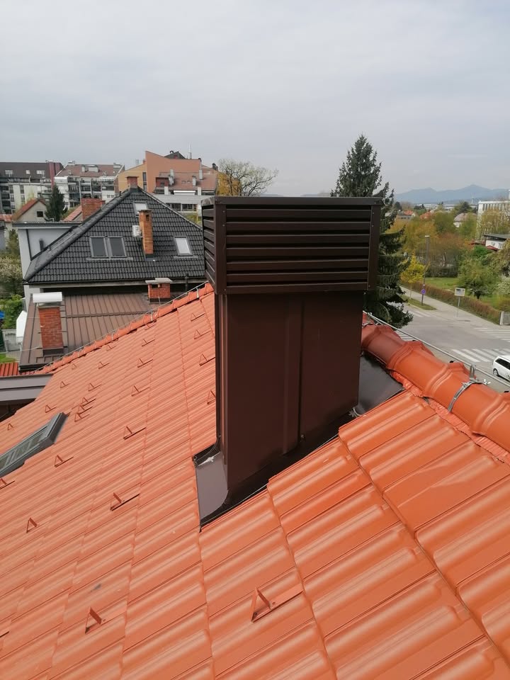 Obdelava dimnika in prezračevanja na strehi